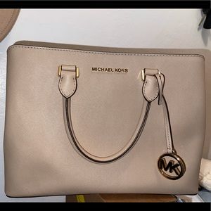 MICHEAL KORS NUDE PURSE